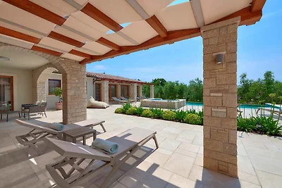 Villa mit Klimaanlage und Pool