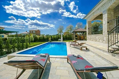 Vakantiehuis Ontspannende vakantie Labinci