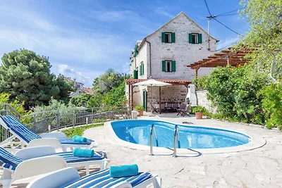 Villa mit Meerblick und Pool