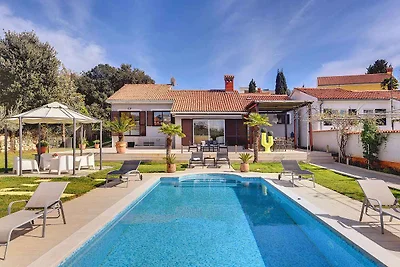 Ferienhaus mit Pool und Grill, am Meer