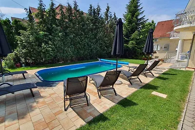 Ferienwohnung mit Kinderspielplatz und Balkon