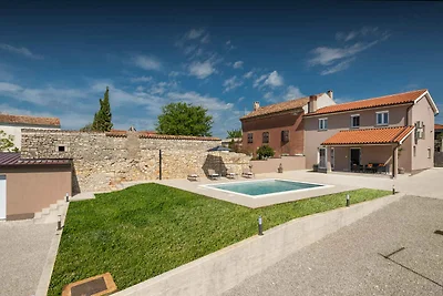 Ferienhaus mit Pool und Klimaanlage