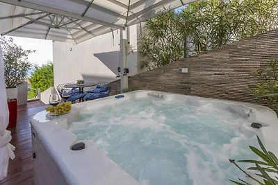 Ferienwohnung mit Whirlpool und Meerblick