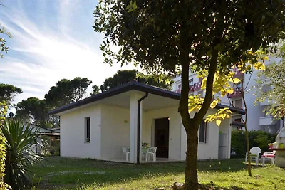 Bungalow mit Klimaanlage und Terrasse