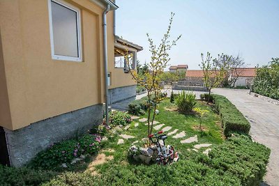 Ferienwohnung mit Pool und grossem Garten