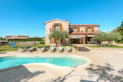 Villa mit Pool und Klimaanlage