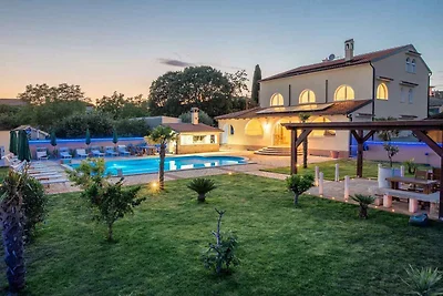 Ferienwohnung mit Pool und Grill