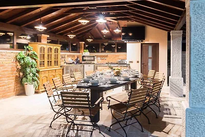Villa mit Pool, Sauna und Jacuzzi