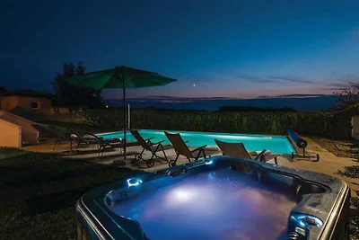 Villa mit beheiztem Pool