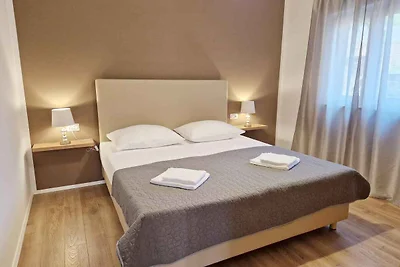 Ferienwohnung modern eingerichtet nur 300 m v