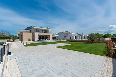 Villa mit Aussenpool