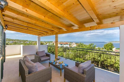 Ferienhaus mit Pool und Grill