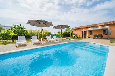 Villa mit Pool ruhig gelegen