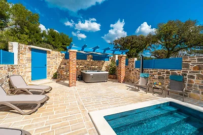 Ferienhaus mit grosser Terrasse und 2 Bäder