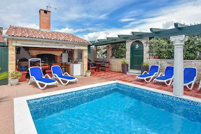 Ferienwohnung mit Pool und Klimaanlage