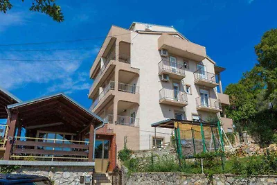 Ferienwohnung mit Pool und Meerblick
