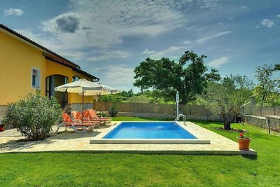 Ferienhaus mit Pool und Klimaanlage