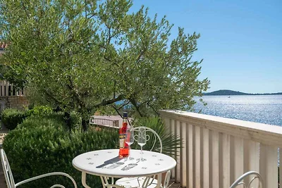 Villa mit Pool und Meerblick