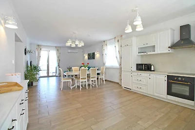 Villa stilvoll eingerichtet mit Swimmingpool