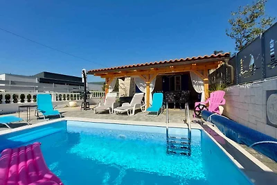 Ferienhaus mit Aussenpool und Whirlpool