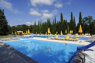 Bungalow mit Veranda und Pool