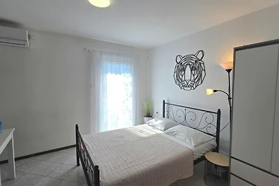 Studio mit Klimaanlage und Balkon