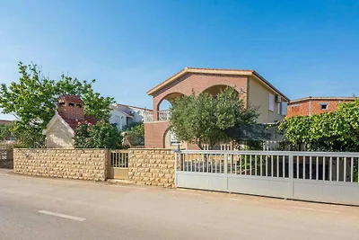 Ferienwohnung mit Balkon, Parkplatz und