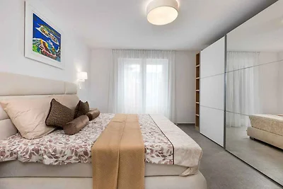 Ferienhaus mit Aussenpool, Klimaanlage und