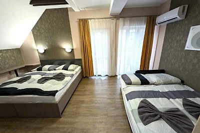 Ferienhaus mit Pool und Whirlpool nur 100 m v