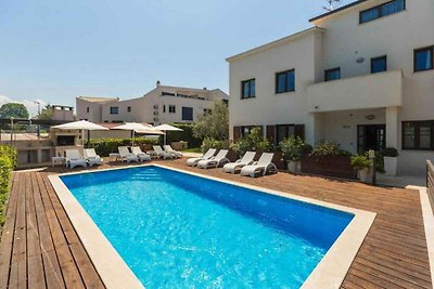 Ferienwohnung mit Pool und 100m vom Strand