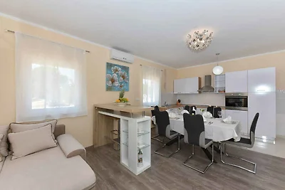 Villa familienfreundlich mit Pool und