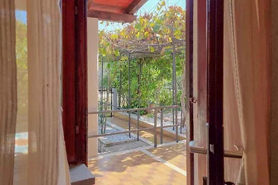 Ferienwohnung mit schönem Balkon mit Tisch un