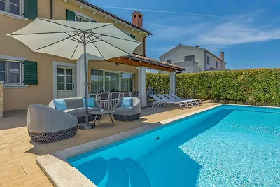 Villa mit Infinity Pool