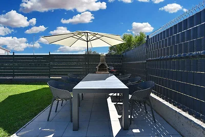 Ferienhaus mit Aussenpool und Klimaanlage