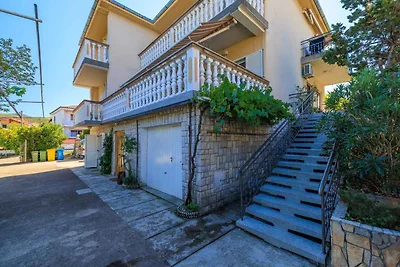 Ferienwohnung mit Terrasse und Parkplatz