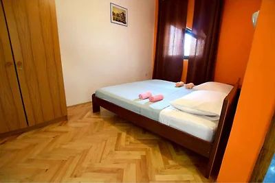 Ferienwohnung mit möbiliertem Balkon