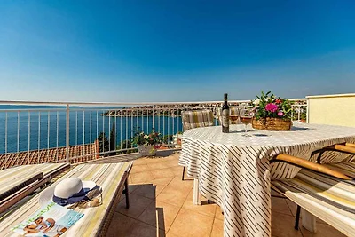Ferienwohnung mit Pool und Meerblick