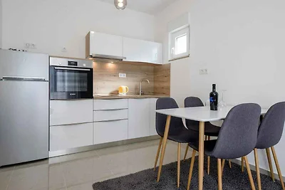 Schöne Wohnung auf der Insel Rab, nur 700m vo