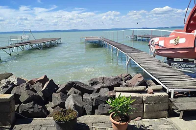 Ferienwohnung direkt am See mit eigener Steg
