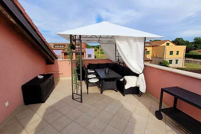 Ferienwohnung mit Pool und Dachterrasse