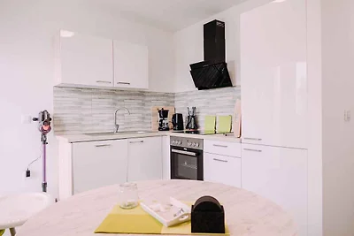 Ferienwohnung Sara mit Meerblick und Pool