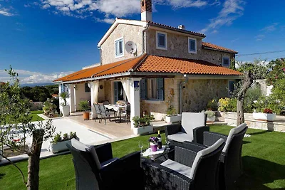 Ferienhaus mit Pool für 6 Personen