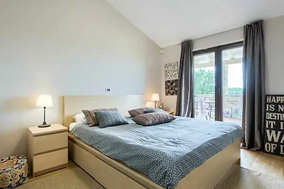 Villa mit Pool, Sauna, privatem Tennis- und