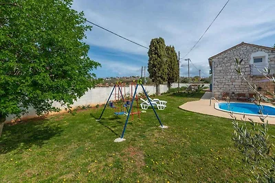 Villa mit Pool und Garten