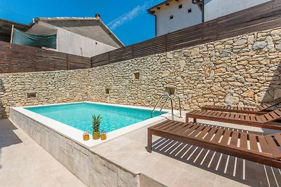 Ferienhaus mit Pool und Klimaanlage