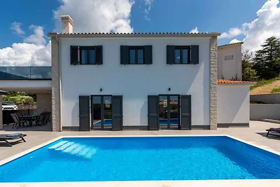 Villa mit Pool und Klimaanlage