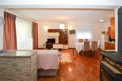 Ferienwohnung mit Garten und Kinderspielplatz