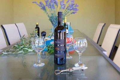 Villa mit Pool und Klimaanlage