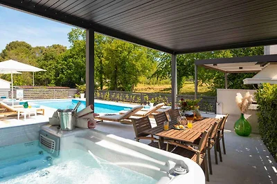 Ferienwohnung mit Pool und 100m vom Strand