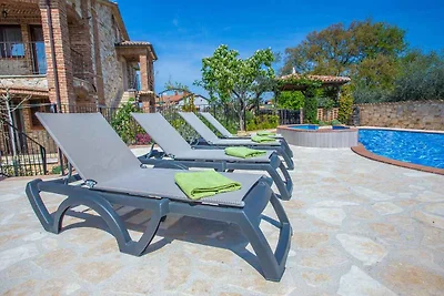 Ferienwohnung mit Klimaanlage und Pool